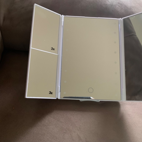 Trifold LED Mirror - Picture 3 of 5